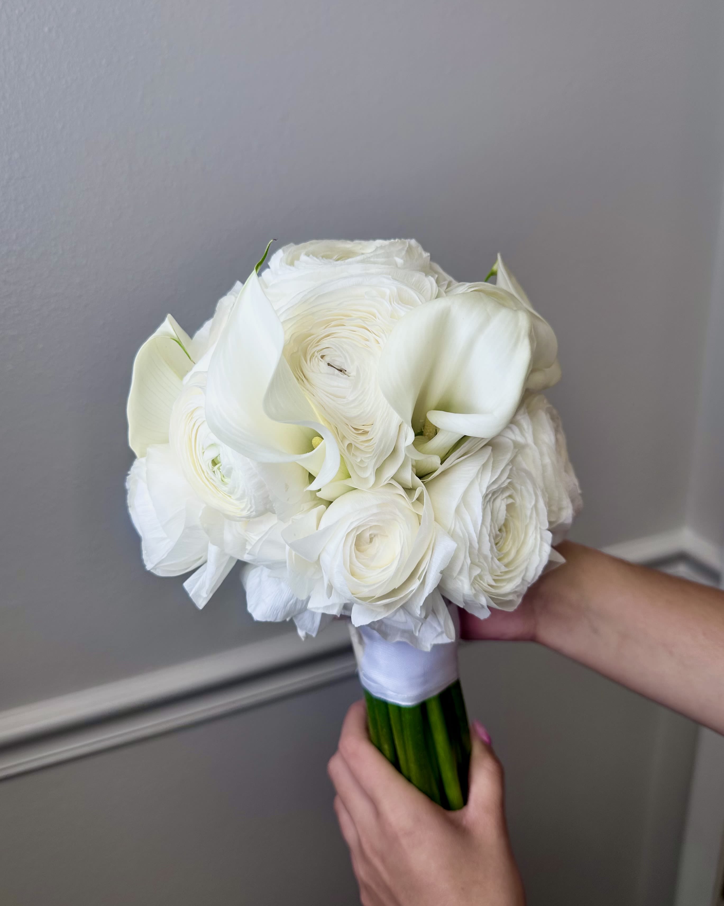 White bouquet with ranunculus and calla lilies