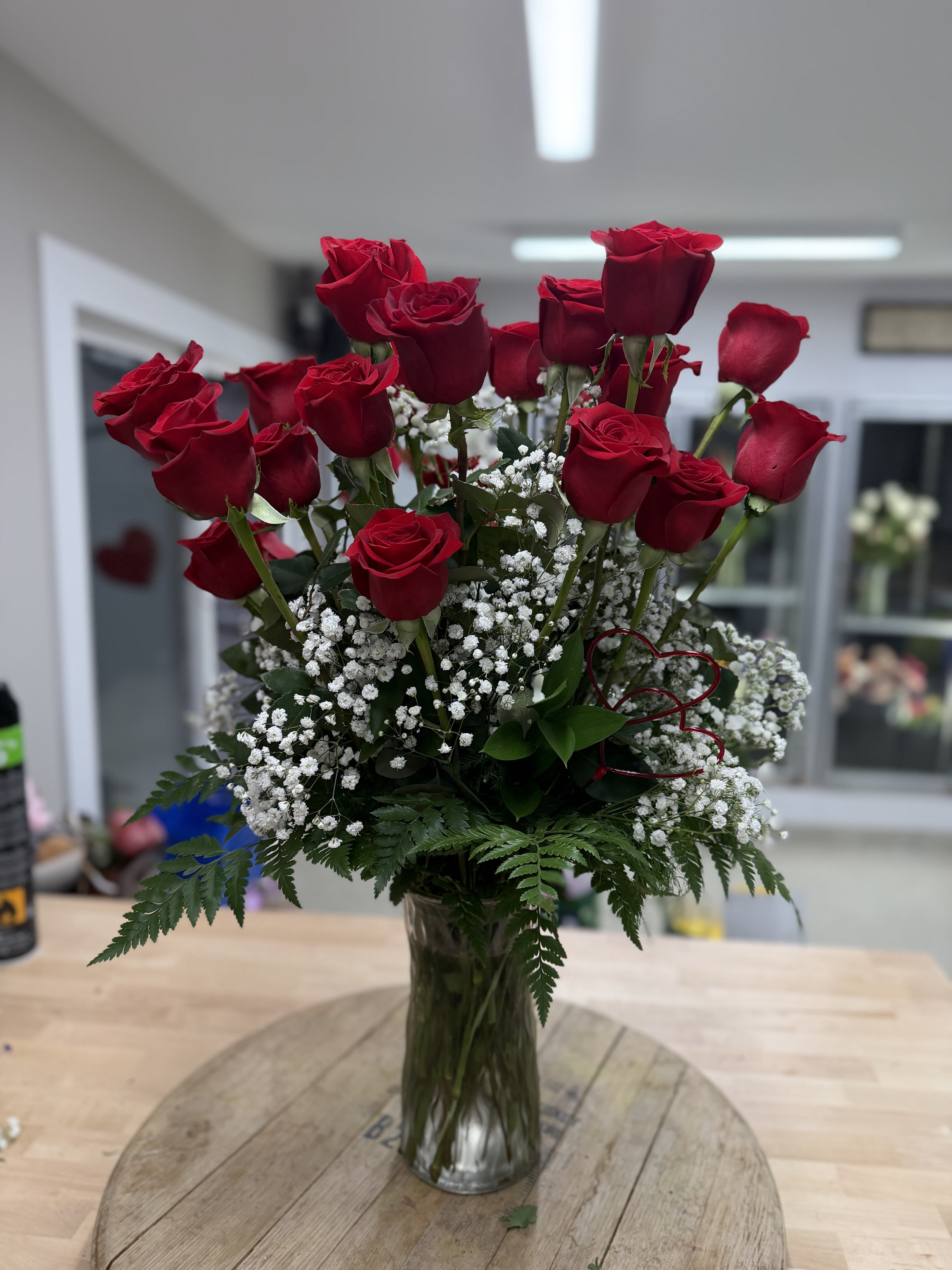 18 Roses - Vase - Classic red roses arranged in a glass vase - 18 long-stemmed blooms for romantic gestures or special celebrations, warmly presented and ready to gift.