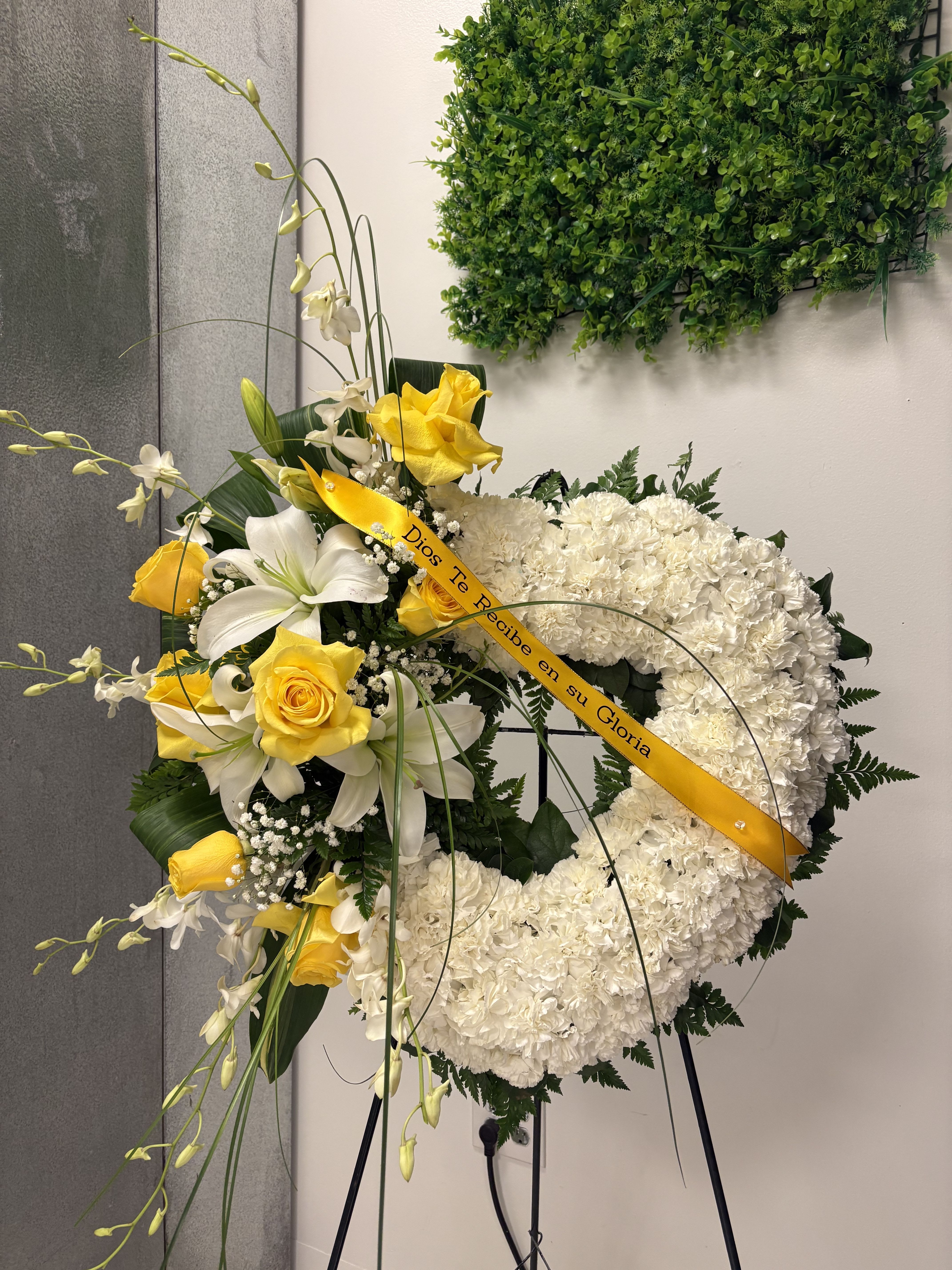 Yellow funeral heart - A funeral heart with yellow and white lilies. 