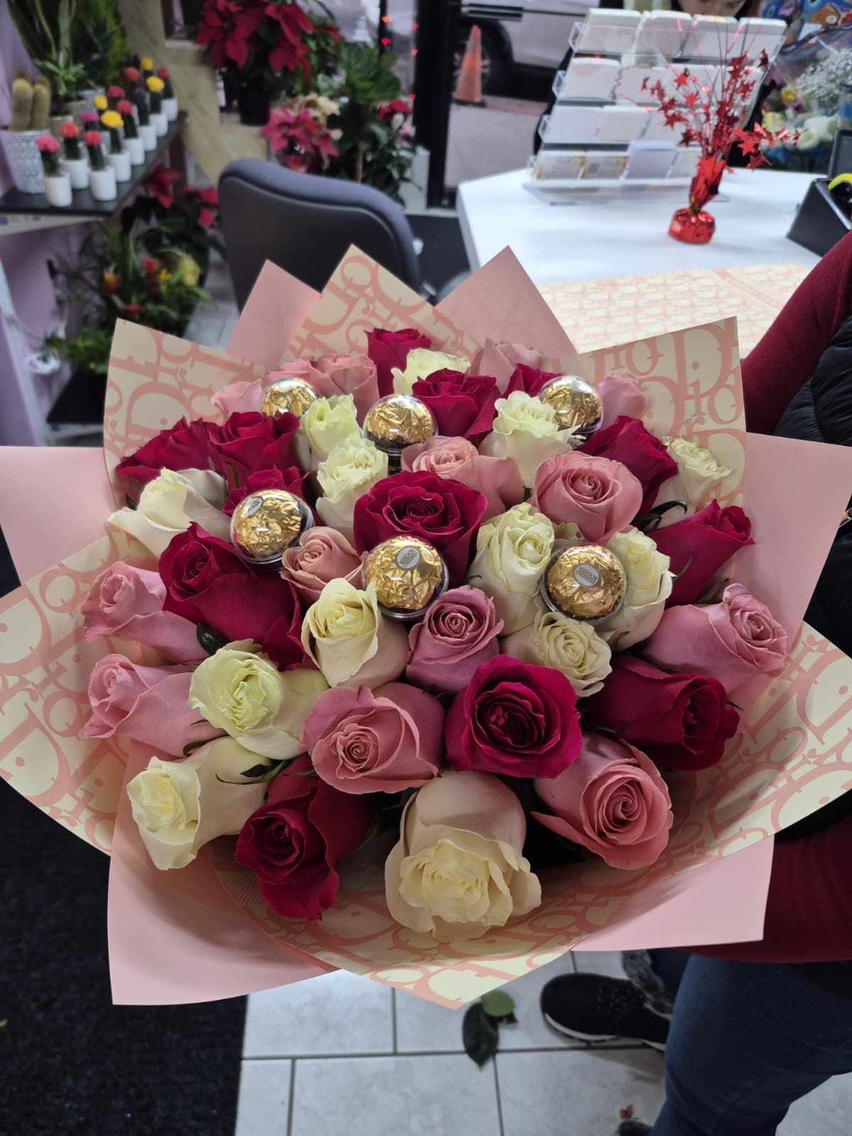 40 mixed roses and chocolates - A bouquet of 40 roses, predominantly pink in various shades, subject to availability at the store, decorated with chocolates.