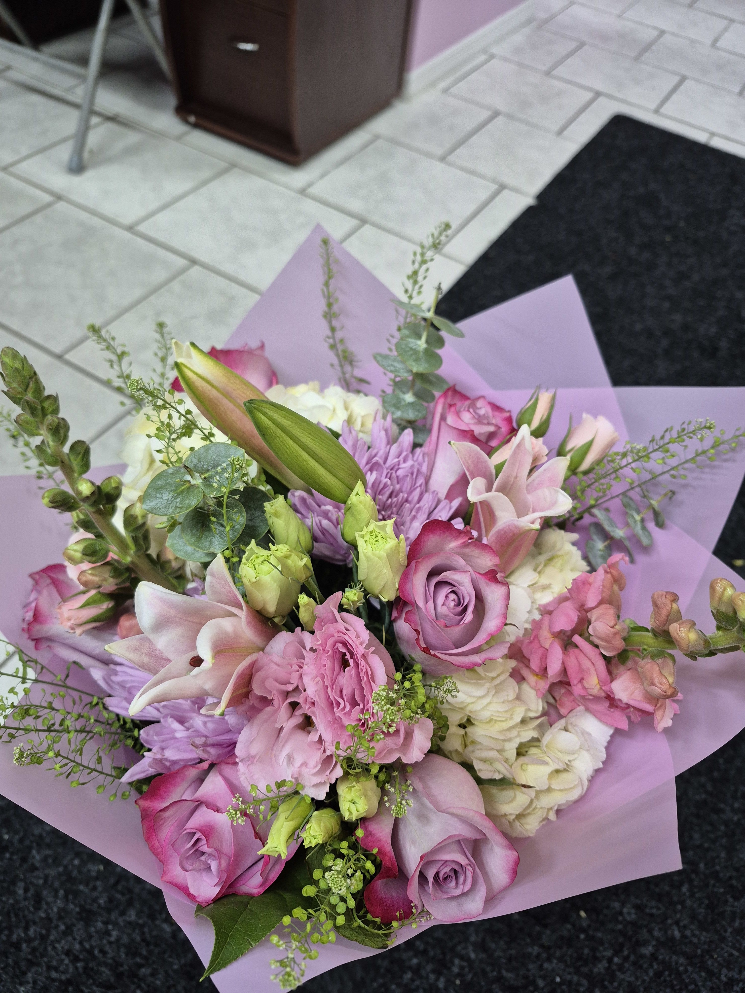 mixed bouquet lilys hortencias etc - A varied bouquet of lilies, hydrangeas, etc., a variety of flowers to tell your loved one how special they are to you.