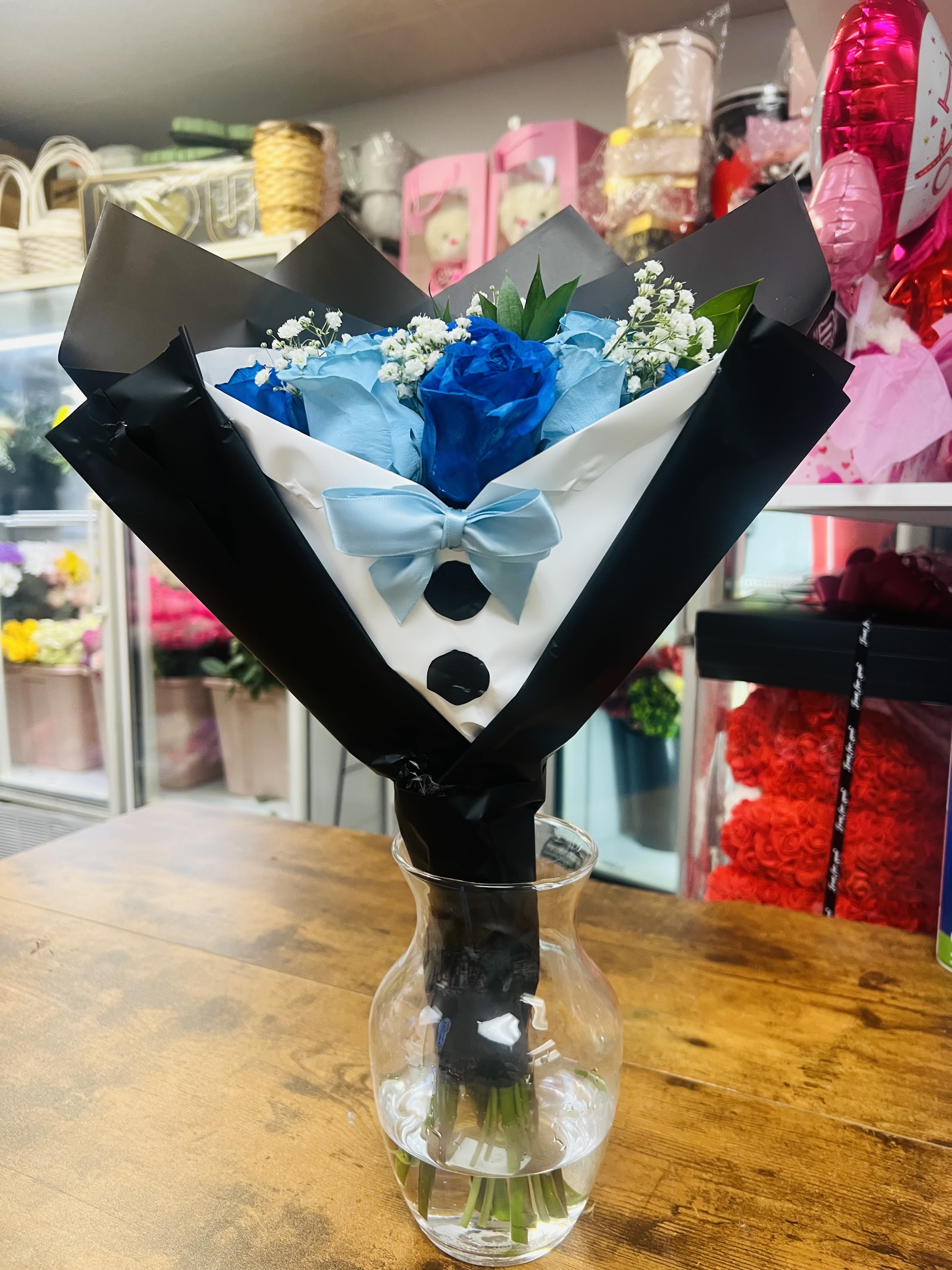 corbatín - mini búchon de 12 rosas en dos tonos azules