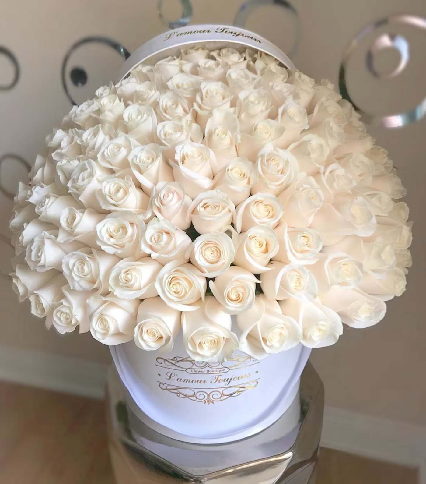 Le Reve Signature Box -  100 Fresh Premium Roses