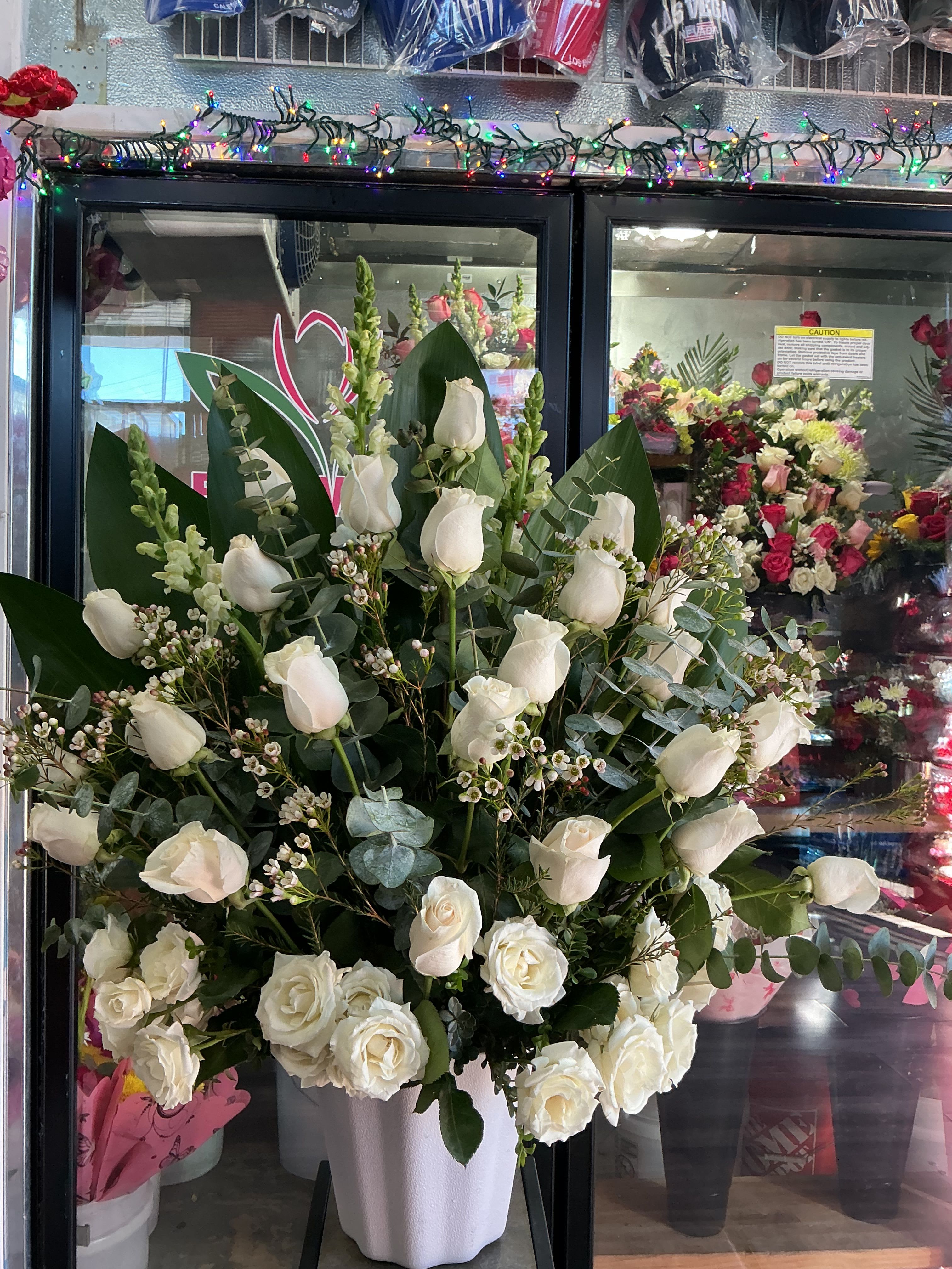 White cloud - A great arrangement of pure white roses , 