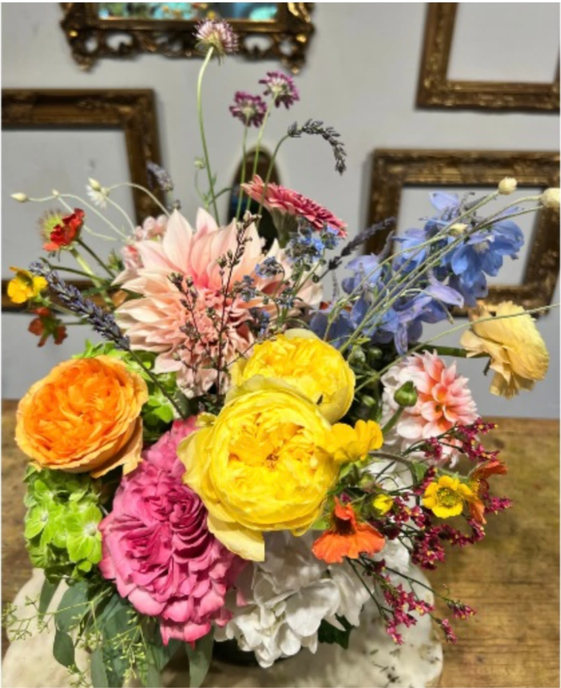SALOOT - CENTERPIECE CLEAR VASE ARRANGEMENT 