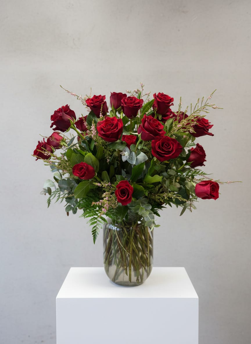 Bouquet of red roses in a clear glass vase