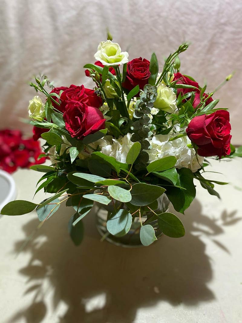 Red and white rose bouquet in a glass vase