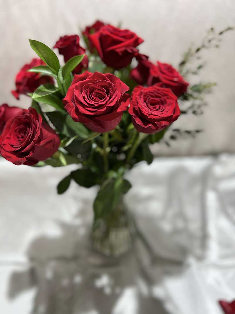 Bouquet of red roses in a clear glass vase