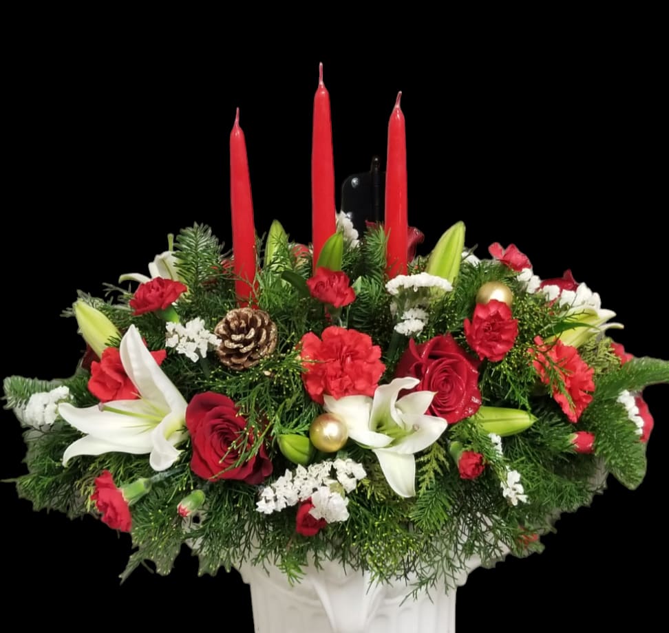 Christmas in red - Elegant center piece with three candles 