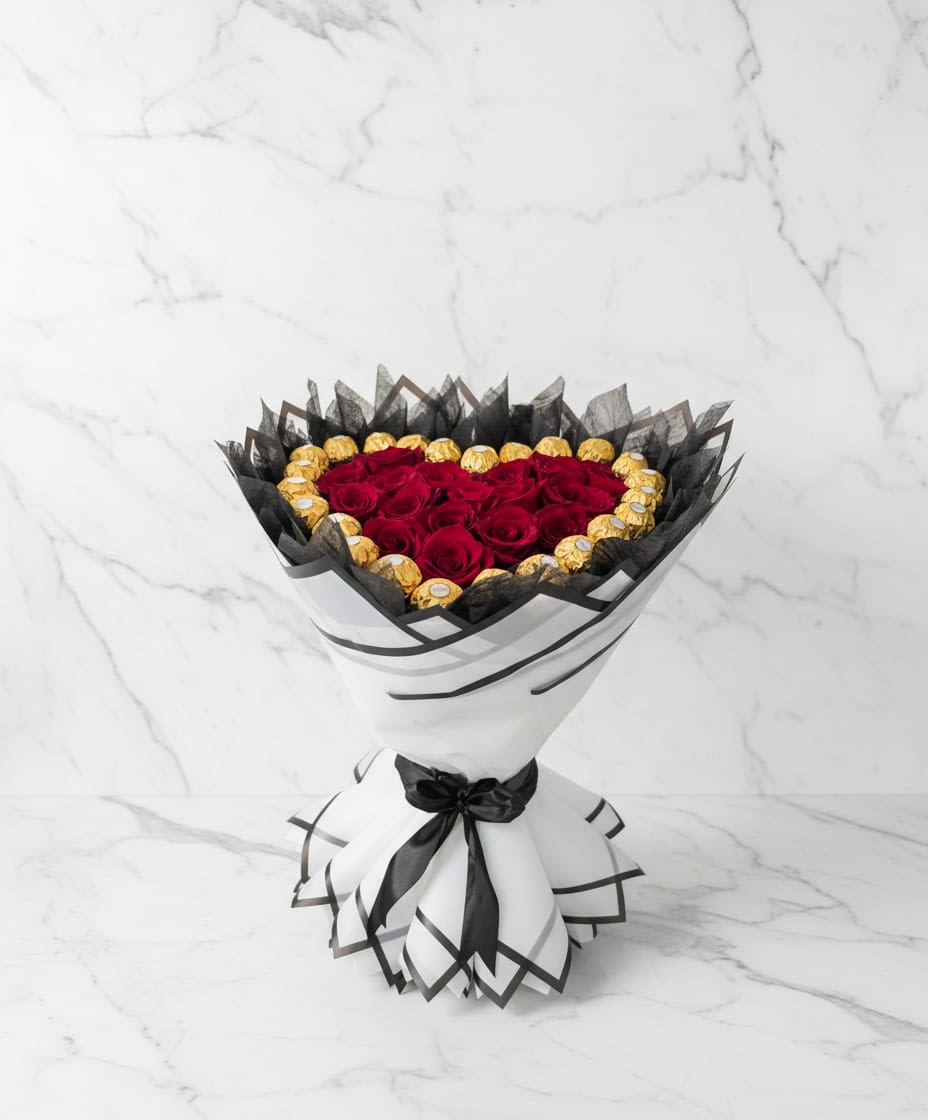 Heart of Scarlet and Gold - Includes fresh red roses and authentic Ferrero Rocher chocolates. The design of the paper can change according to the clients sugerence and materials we posses. Incluye rosas rojas frescas y auténticos chocolates Ferrero Rocher. El diseño del papel puede cambiar según la sugerencia del cliente y los materiales que poseamos.