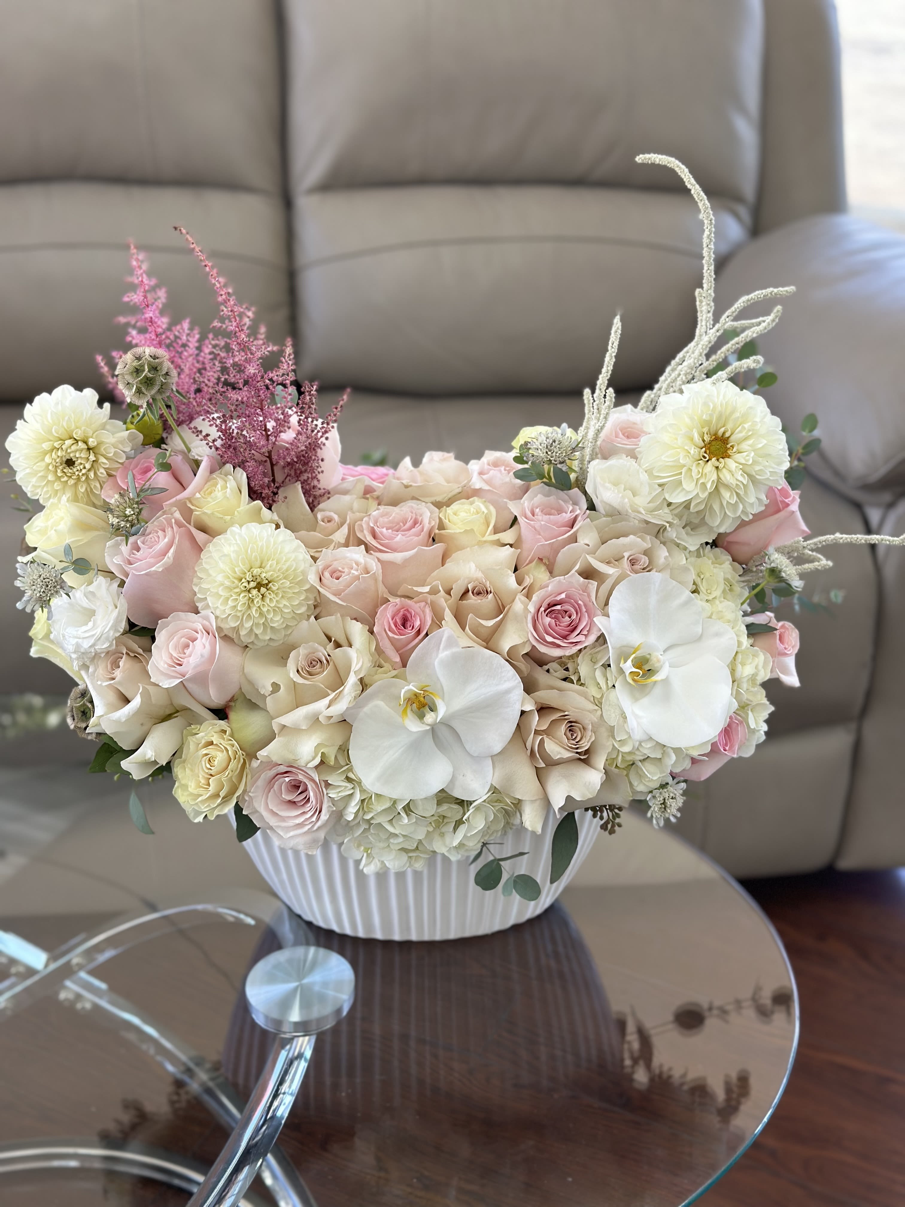 Victoria - An elegant floral arrangement featuring a blend of pure white and vibrant blooms. Perfectly balanced in color and style, it brings freshness, beauty, and a touch of sophistication to any occasion.