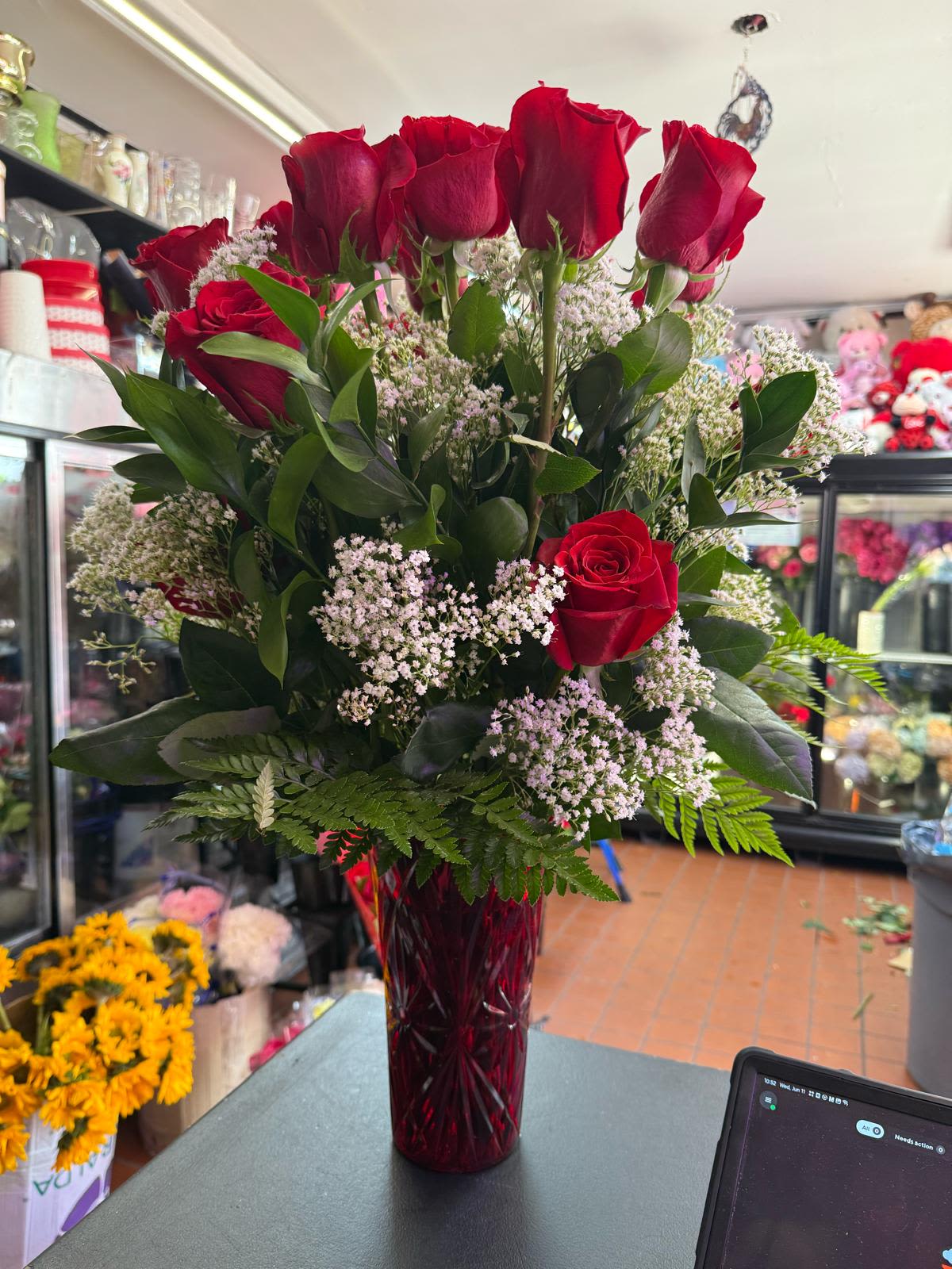 Mix Greens Dozen Roses in a Vase  - .