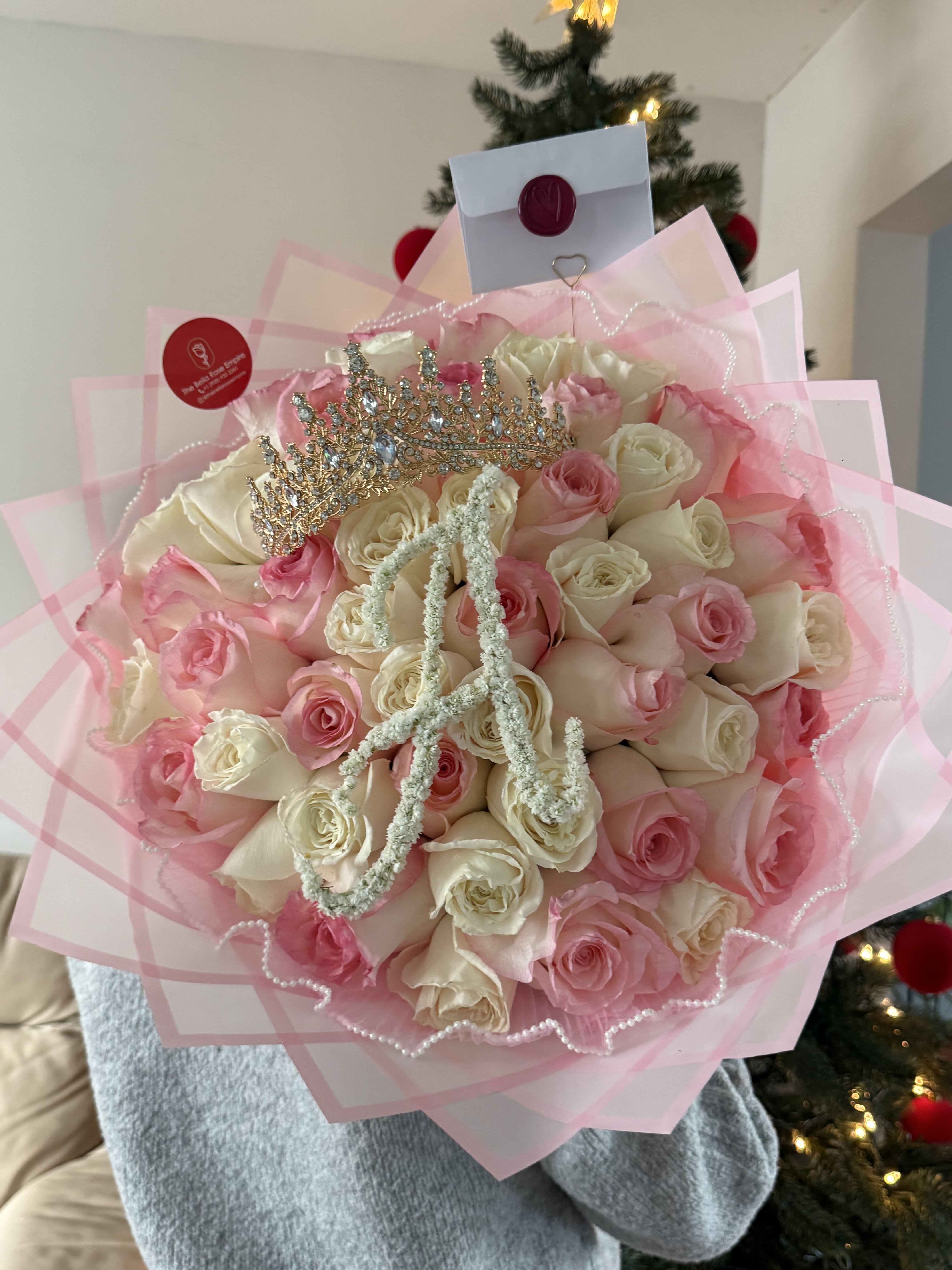 Girl buchon  - Make it personal with The Initial  Bouquet—a stunning arrangement of roses topped with your chosen initial and a heart, both crafted from delicate baby’s breath. Pictured with 50 roses. Perfect for showing love in the most unique way! Including crown   