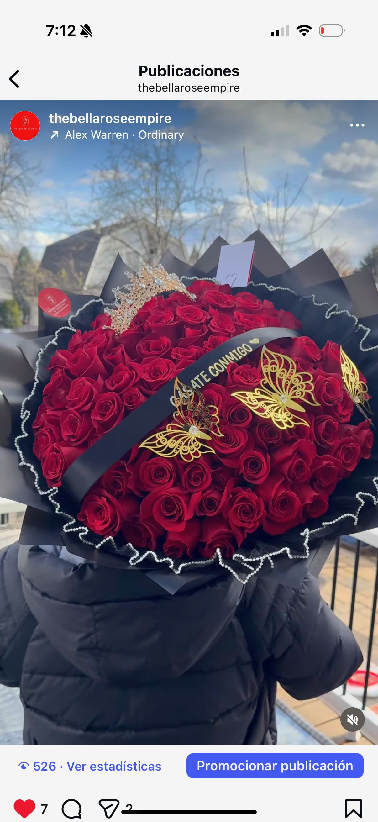 Love Buchon  - A lavish bouquet of 100 roses, created to be unforgettable. The perfect gesture to treat her like a queen and surprise her in a big way. Includes a high-quality crown and a personalized message on a satin ribbon. A gift that says it all.