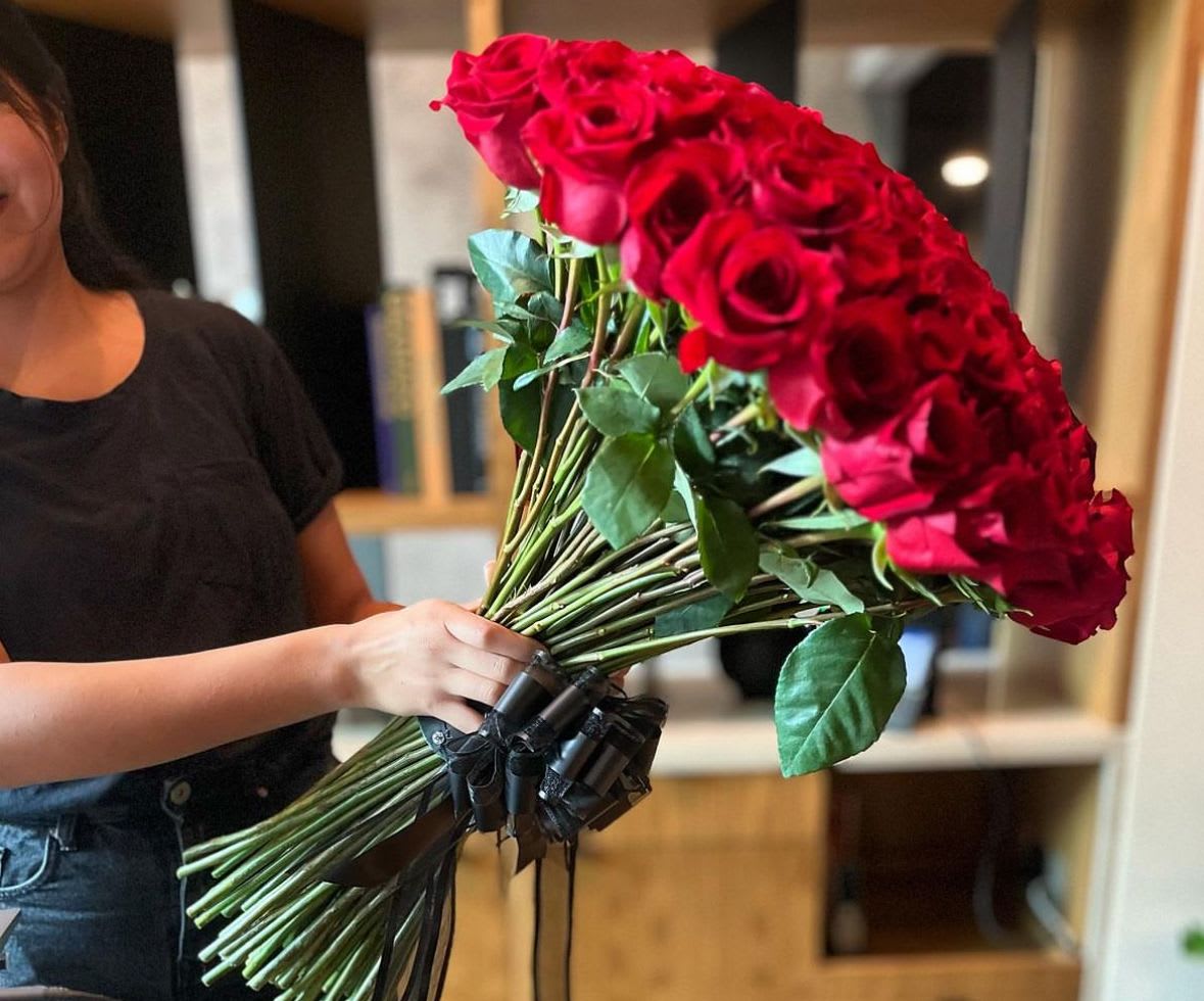 Elegant Naked Bouquet - Elegant naked bouquet your choice of natural rose color   (tinted rose has different pricing, please call us for ordering)