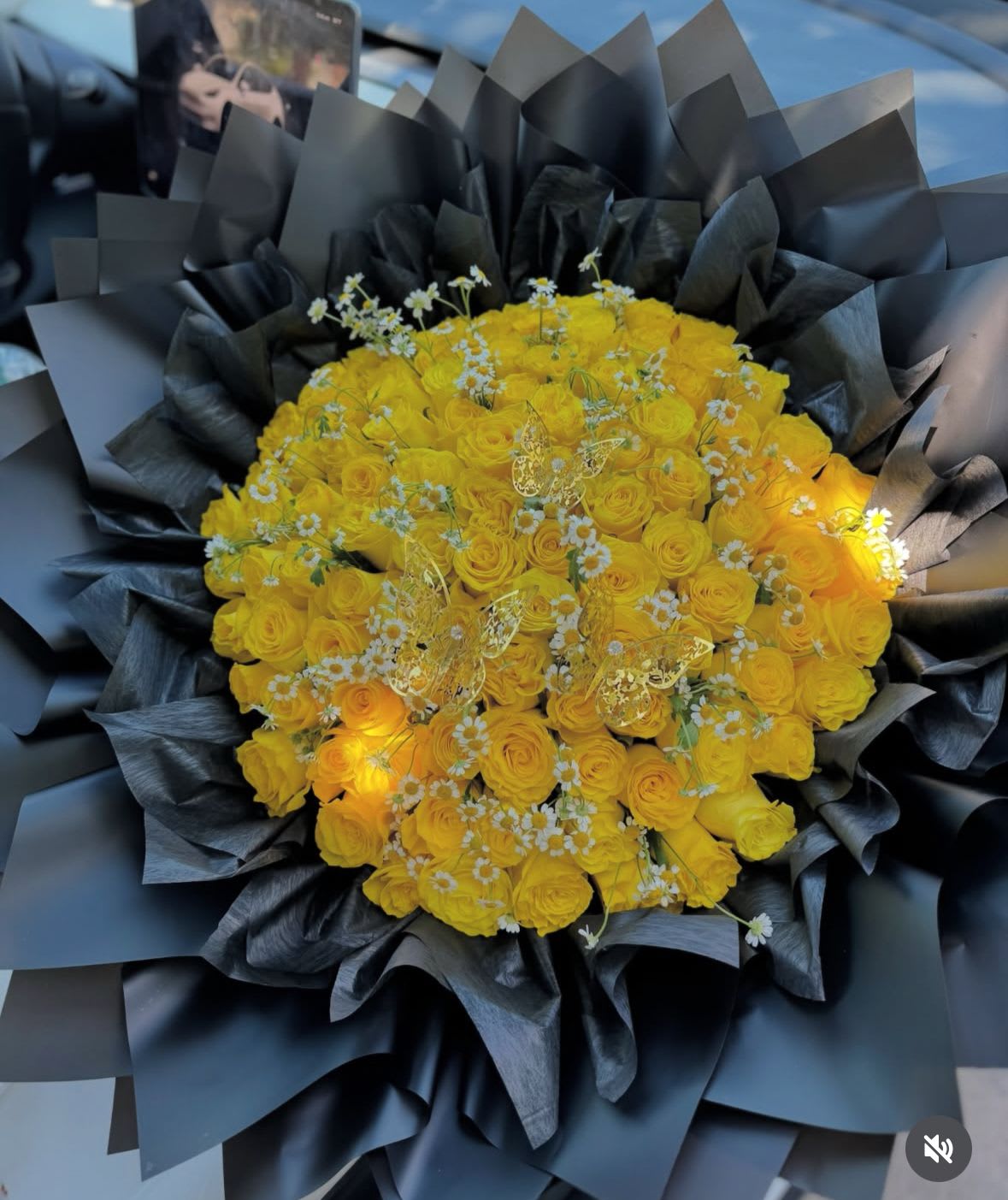 Mother's Day Ramo Buchon - Yellow Sunshine - Yellow Roses with chamomile wrapped in a beautiful waterproof wrapper - please add in notes, preferred color of wrapper if nothing is indicated, we will choose black as standard.   (Picture shows a 100 Rose bouquet)