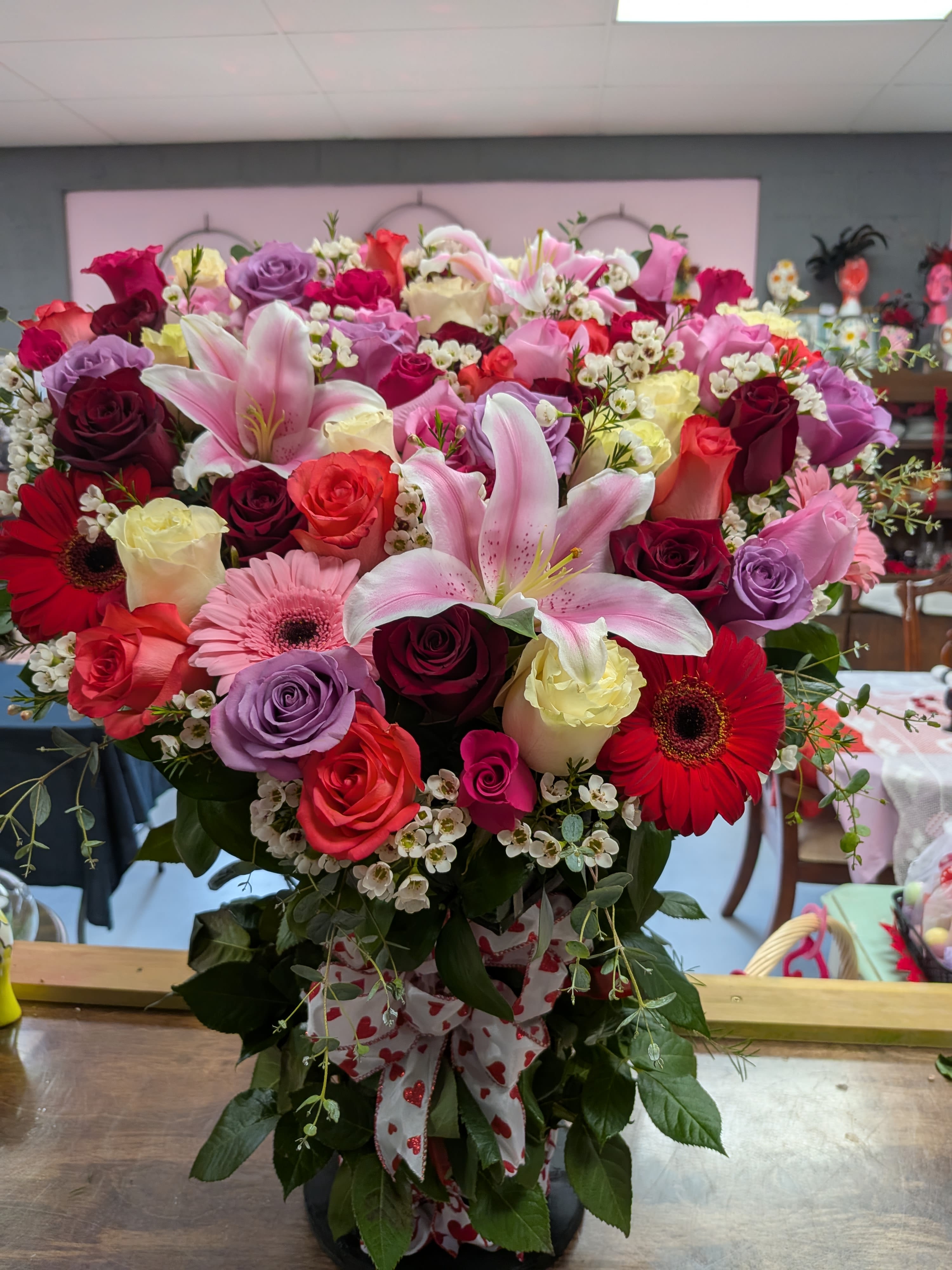 Love heart - A heart shape stands out with a full selection of flowers, can also design with all roses.