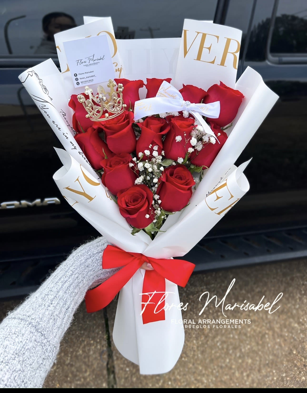 Dozen red with babies breath  - Dozen red roses with babies breath and white paper. ( small crown not included) 