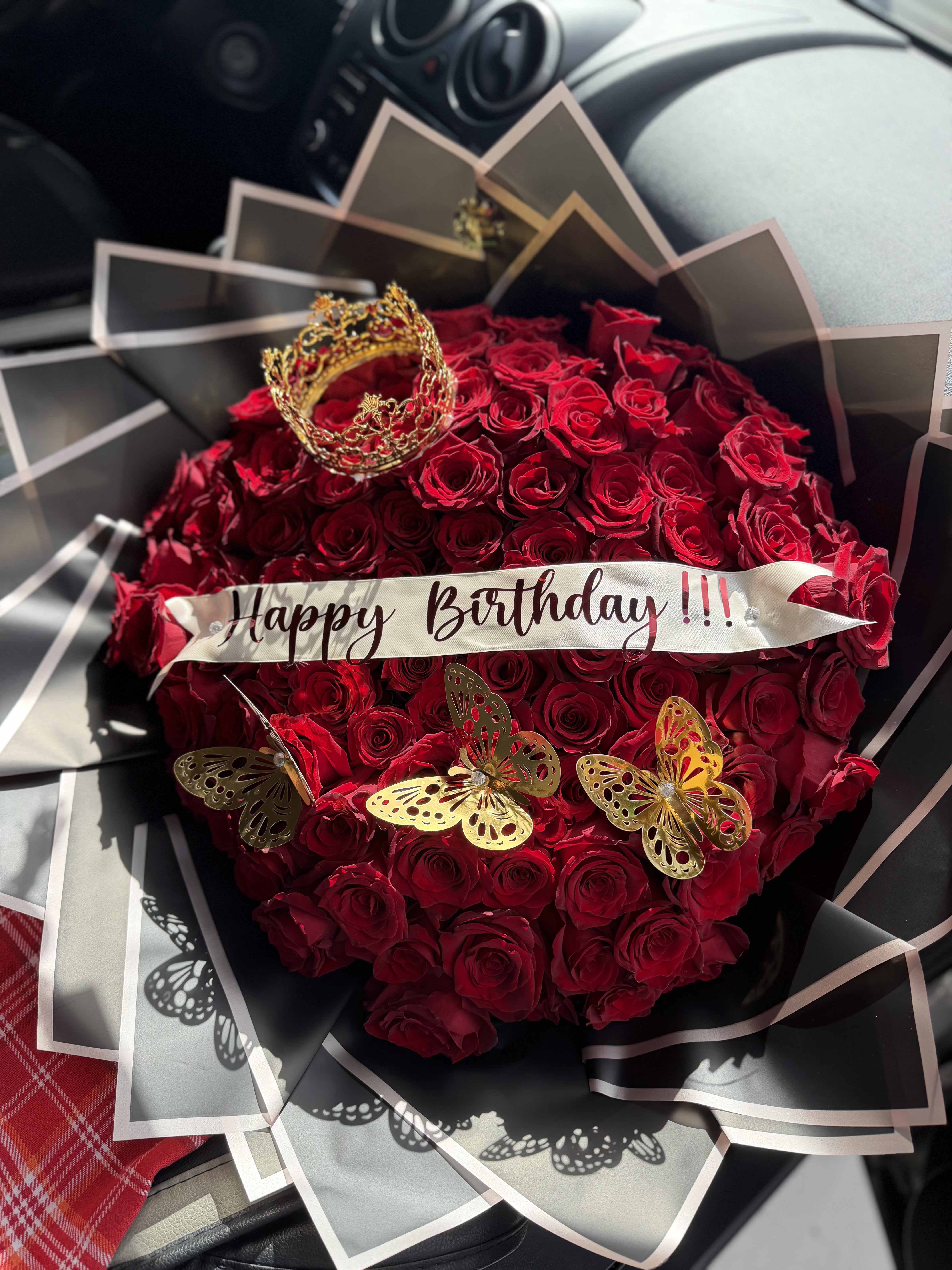 Luxury Bouquet of 100 RED Premium Roses - Celebrate life's most meaningful moments with our 100 RED Premium Rose Bouquet, expertly handcrafted using twenty fresh, long-stem roses. Grown in Ecuador's ideal climate, these premium blooms are known for their exceptional size, vibrant color, and long-lasting freshness.  Perfect for birthdays, anniversaries, romantic occasions, congratulations, or simply letting someone know you care, this elegant bouquet is carefully arranged with lush greenery and beautifully wrapped for a stunning presentation.