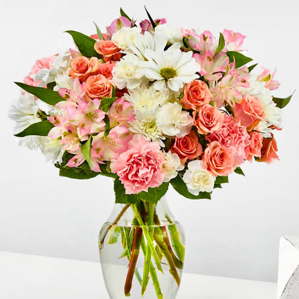 Bouquet of pink and white flowers in a clear glass vase