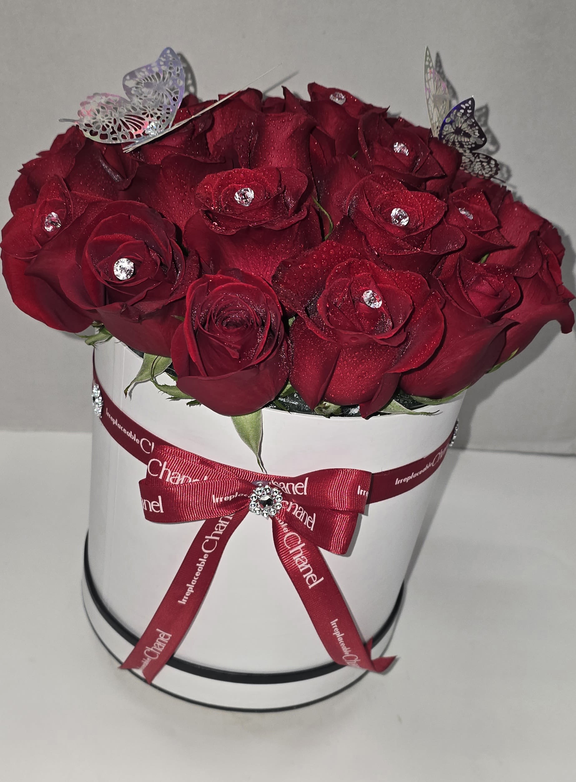Cylinder of Roses  - Our Cylinder of 24 Roses can be personalized in your preferred color (choose your color). Its special, elegant, and unique shape makes it a perfect gift. Don't miss this opportunity to give the gift of love and surprise someone with this beautiful and wonderful arrangement.