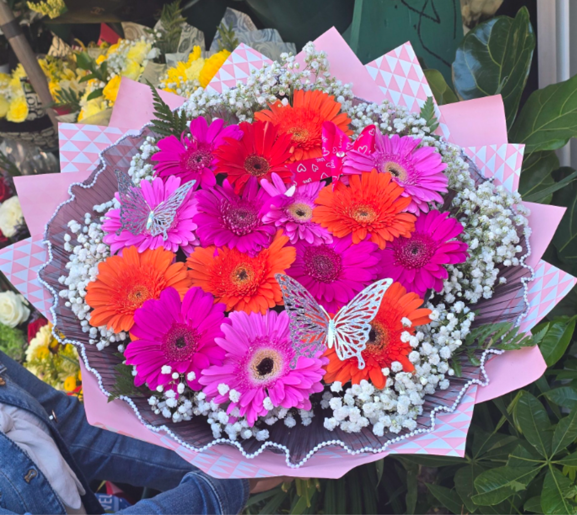 Gerbera  Bouquet  - A bouquet of flowers made up of gerberas of different colors. A composition that exudes joy and that will surely please the person who is fortunate enough to receive it.