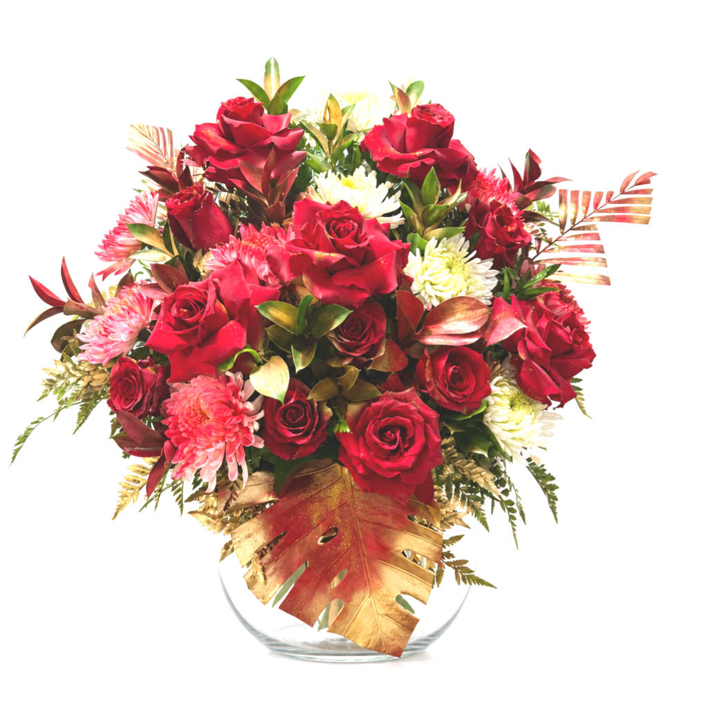 Red roses and pink chrysanthemums in a clear glass vase