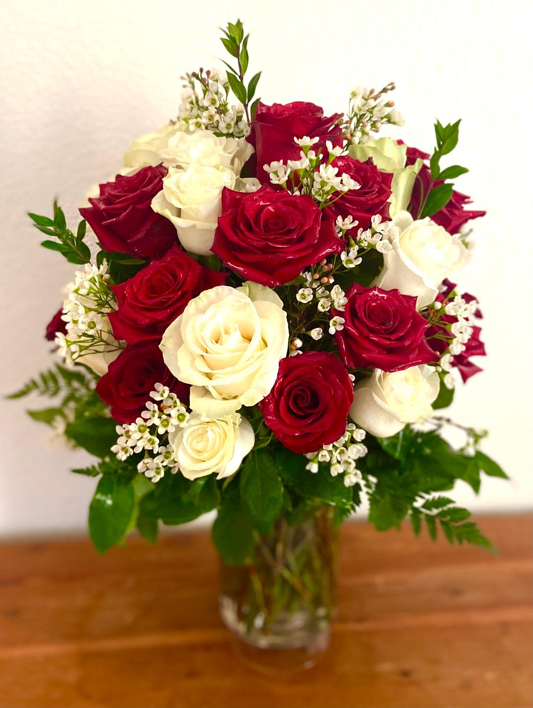 Bouquet of red and white roses in a clear glass vase