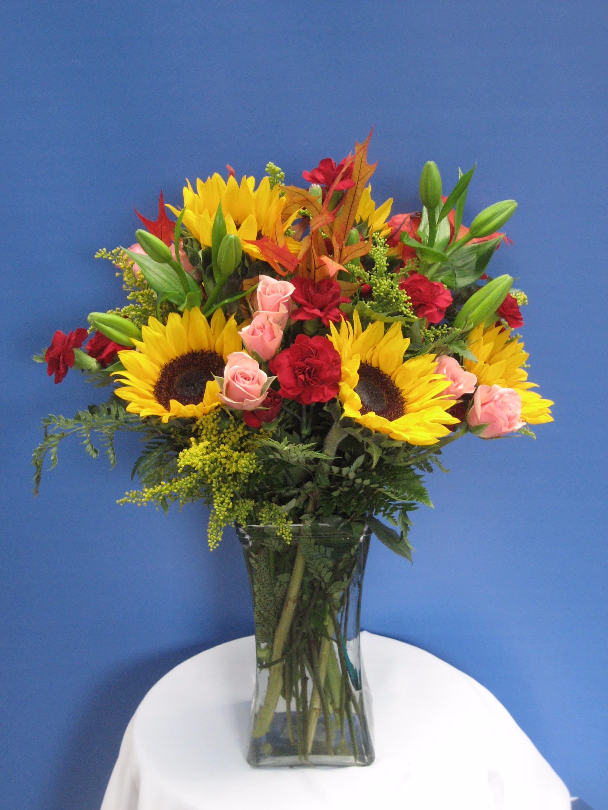 Elegant Autumn Bouquet - A gorgeous bouquet handcrafted and designed in a beautiful clear glass vase. Includes a beautiful mix of fresh Autumn flowers and leaf decor. Great for special occasions, parties, dinner parties, and more during the Autumn Season.