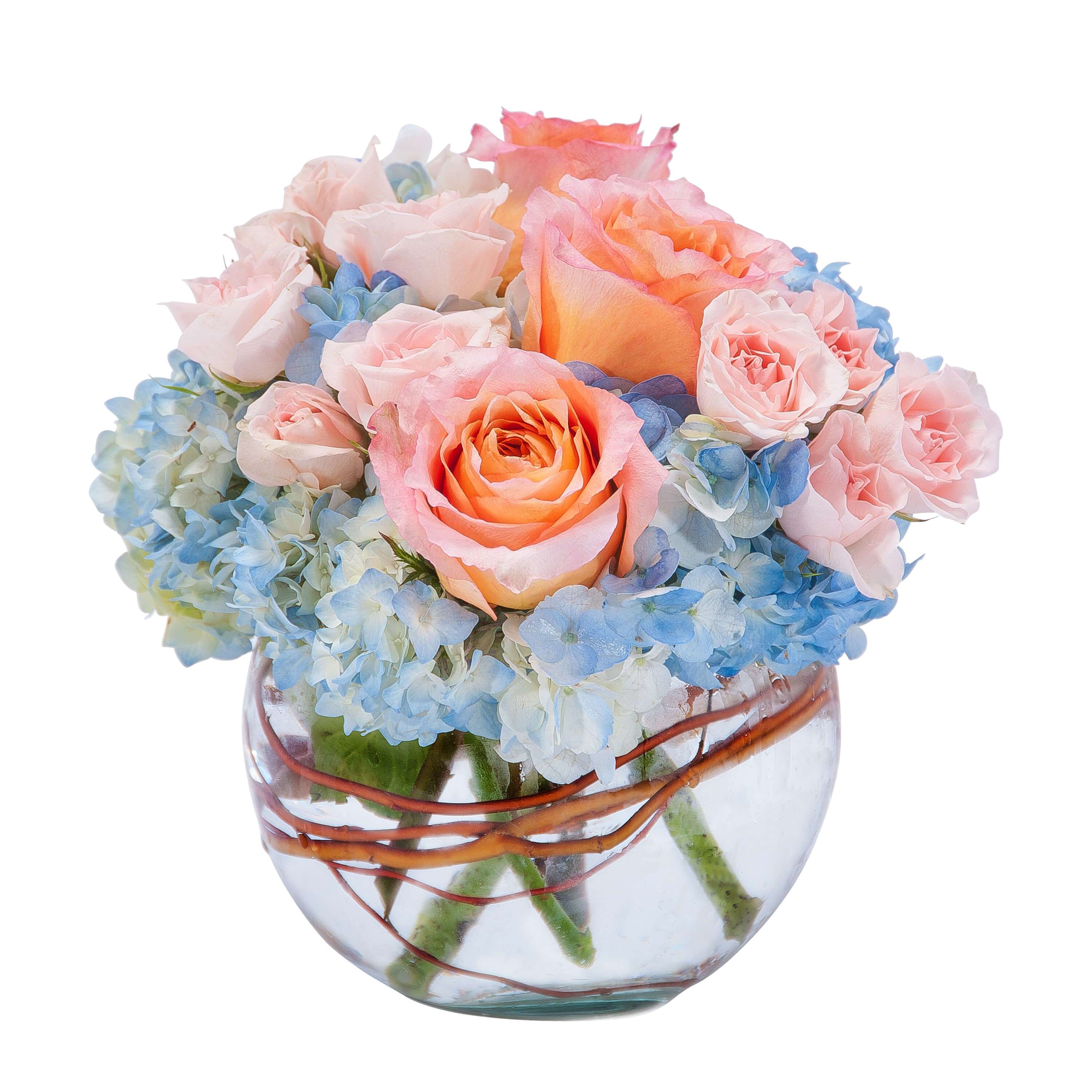 Peaches and Dreams Bouquet - A stunning bouquet hand-crafted and designed with elegance in mind. This beautiful bouquet makes for the perfect gift for a loved one for any special occasion.