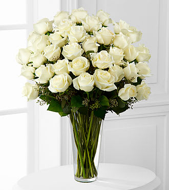 Bouquet of white roses in a clear glass vase