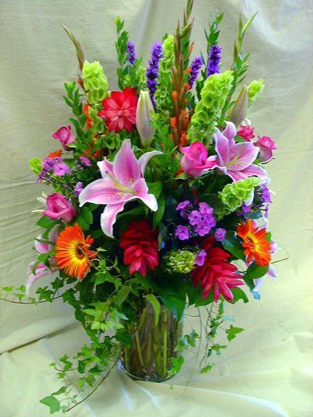 Gorgeous Flower Mix. - Extravagant bright arrangement of mixed flowers that will WOW anyone! 