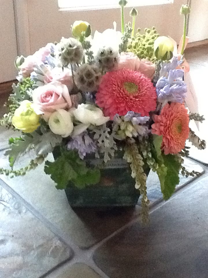 Mixed bouquet with pink roses, gerbera daisies, and calla lilies in a vase