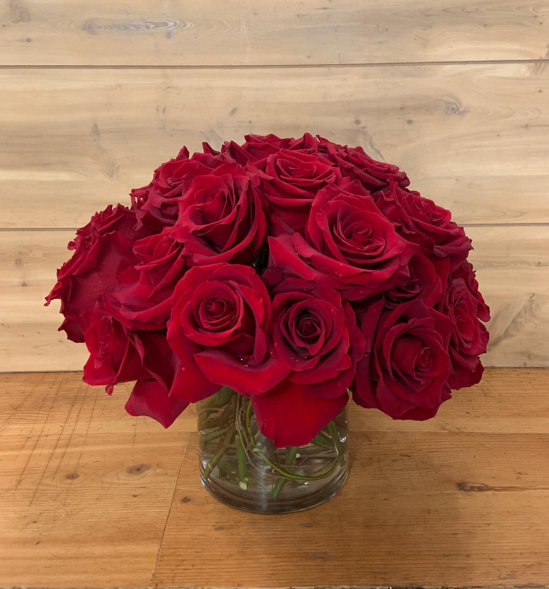 Bouquet of red roses in a clear glass vase