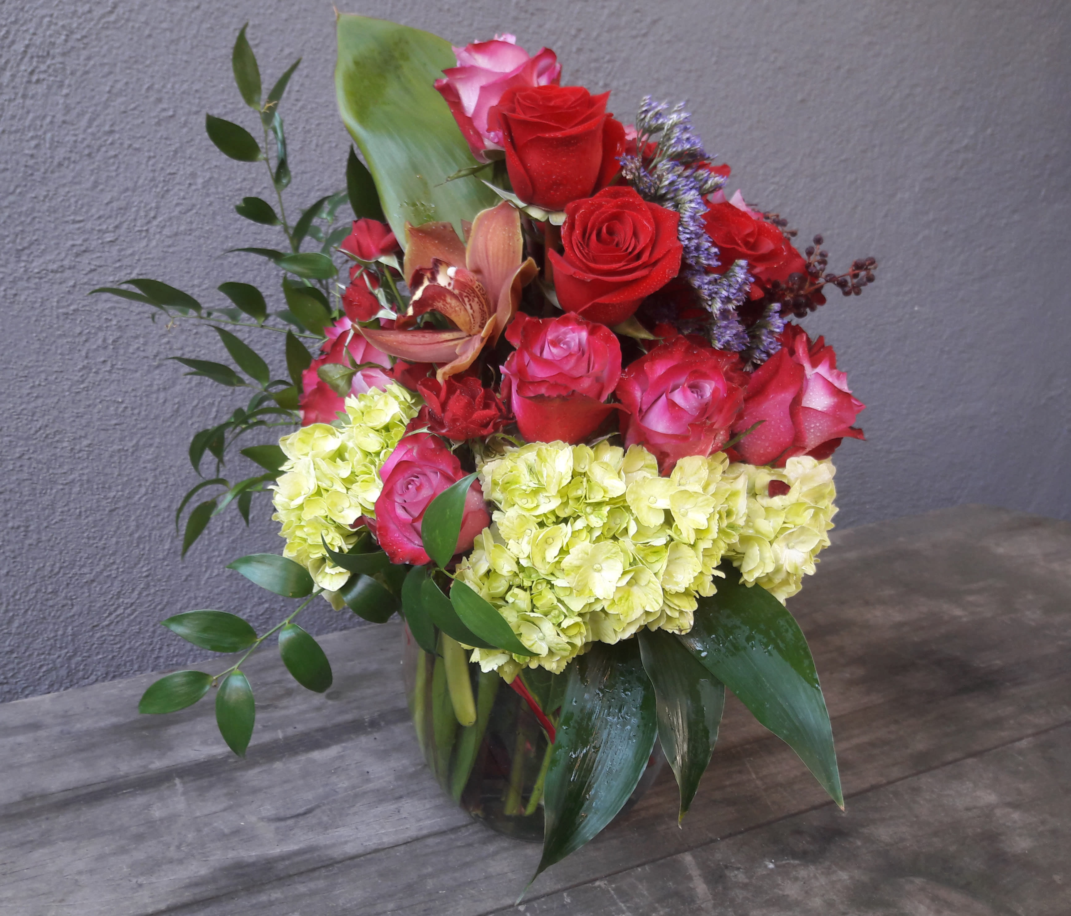 Color and Red - This display is for any occasion, romantic as well as formal.