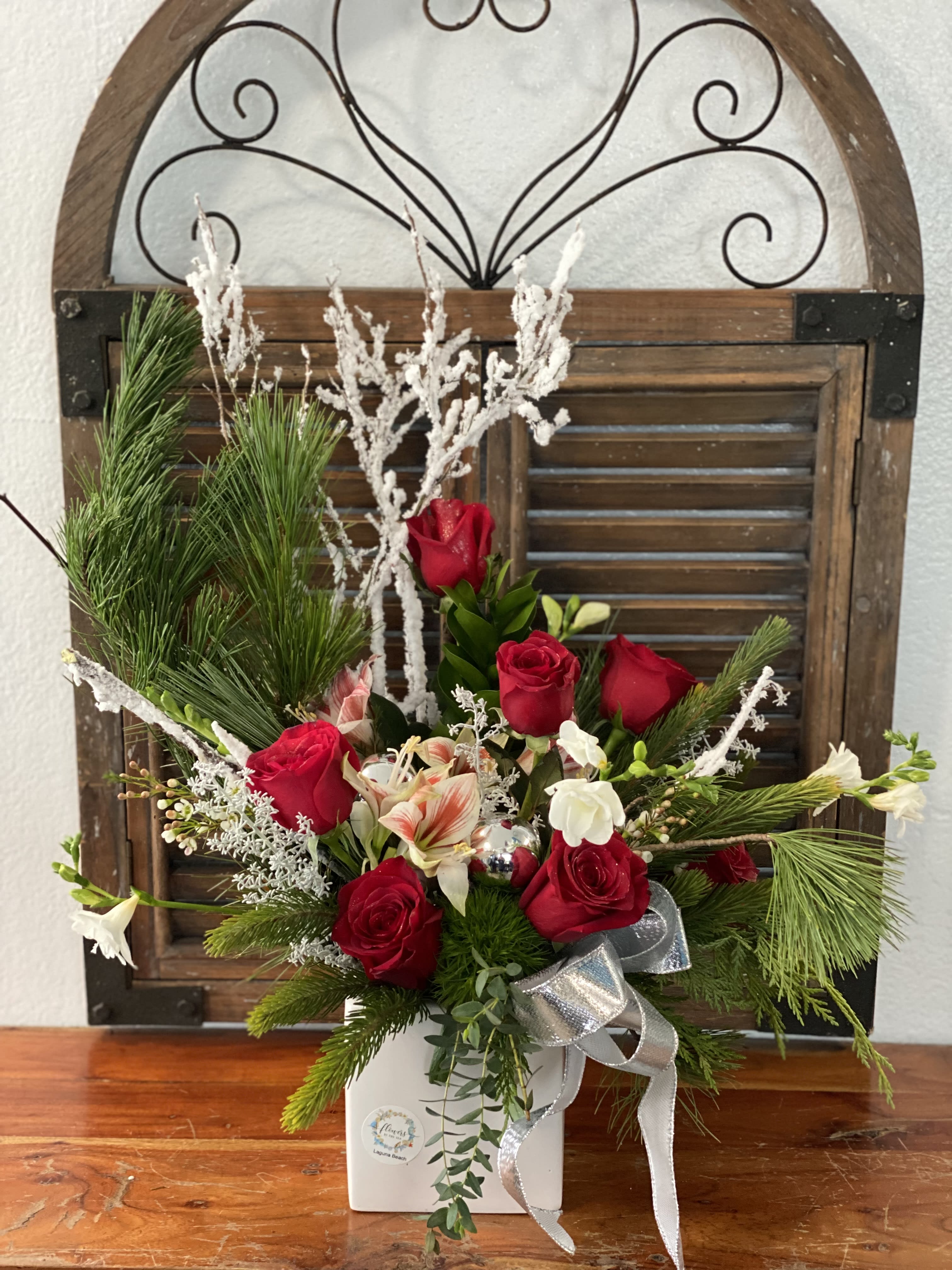 Ho ho ho! - Amaryllis and roses arrangement. 