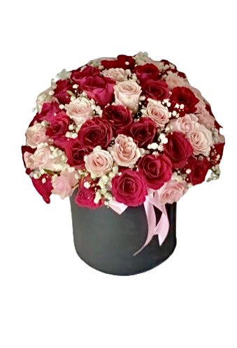 Bouquet of red and blush roses in a black hat box