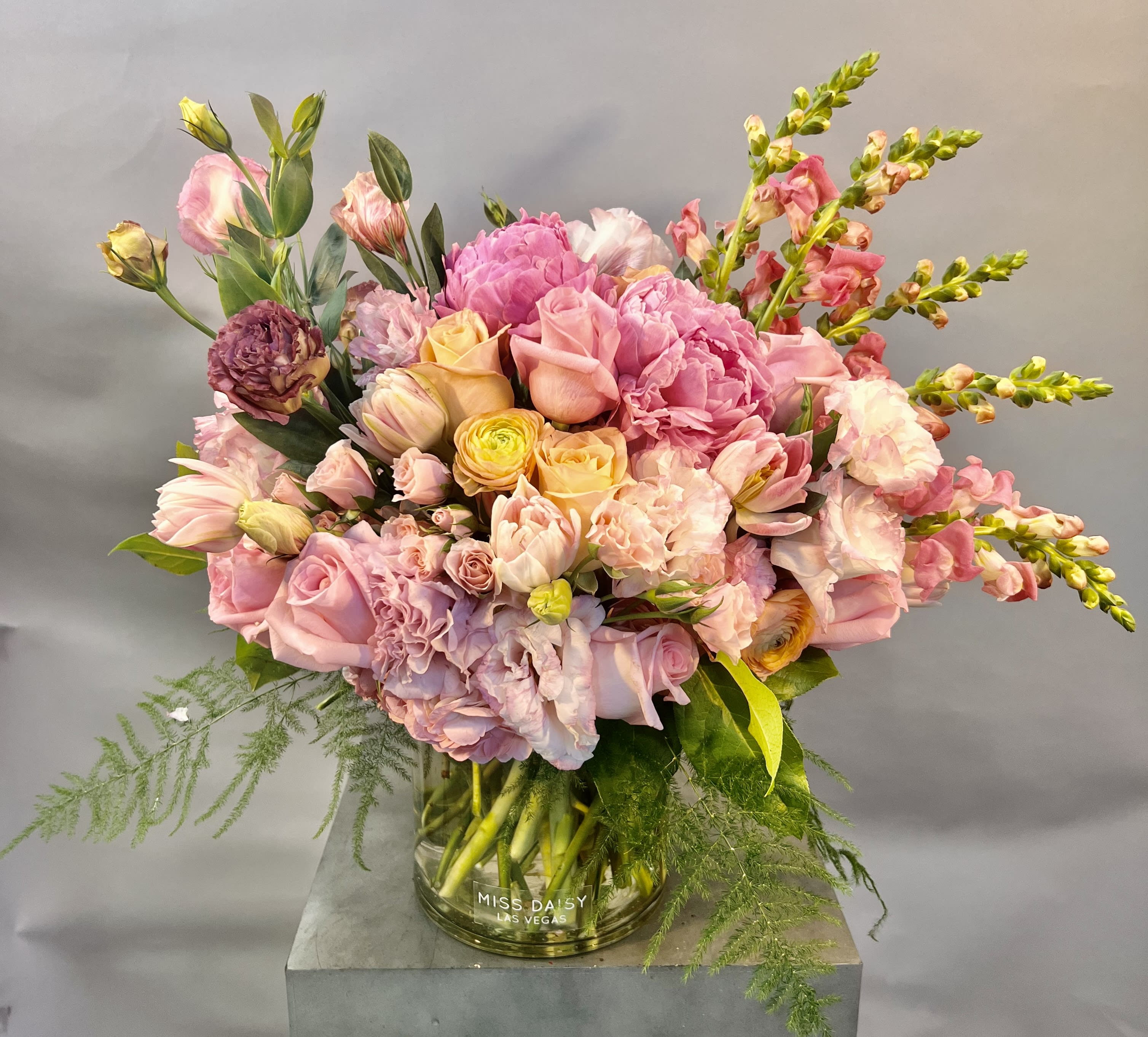 Pink and peach mixed bouquet in a clear glass vase