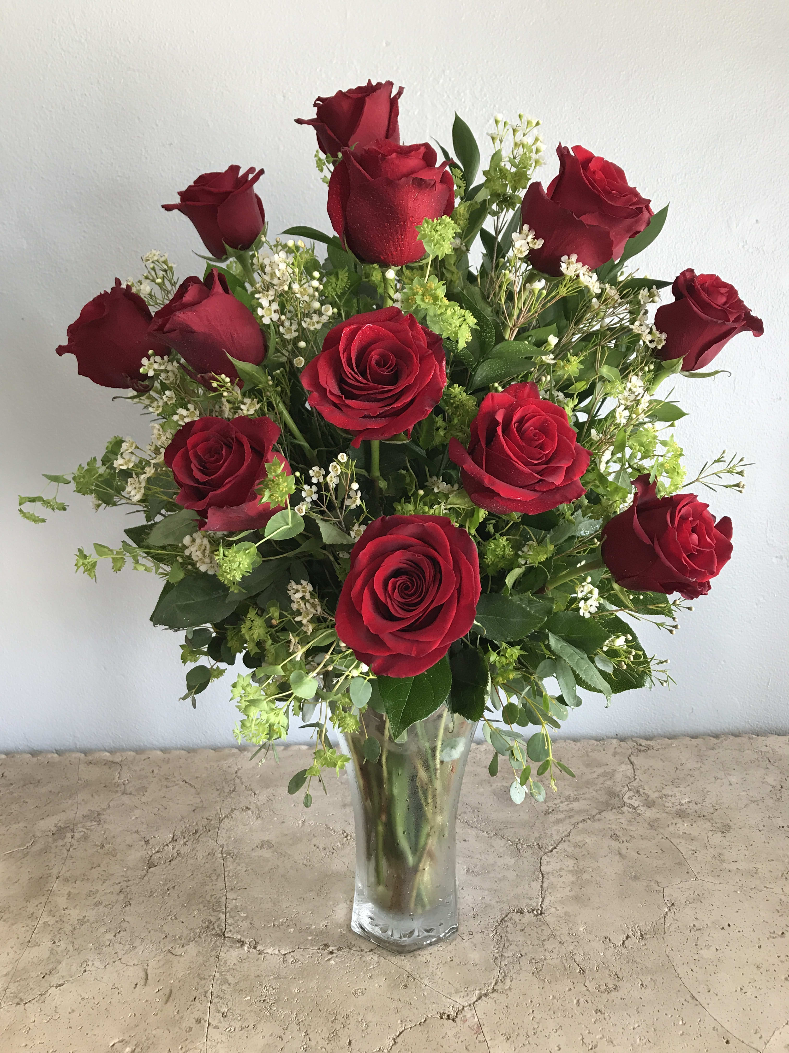 Bouquet of red roses in a clear glass vase