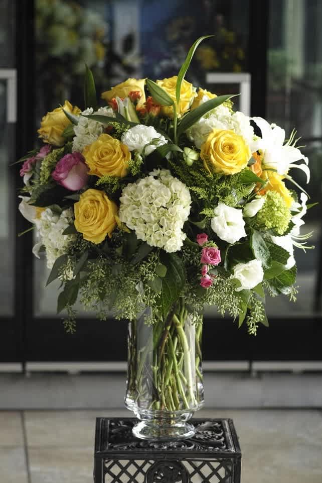 Designer's Choice  Premium - A large arrangement of premium flowers.  May be similar to picture or totally different. (in this price range) Picture is given for an  example of a typical Designer's Choice arrangement. You can request colors or flowers types and we will do our best to keep this in mind when creating your arrangement
