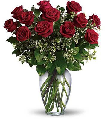 Bouquet of red roses in a clear glass vase