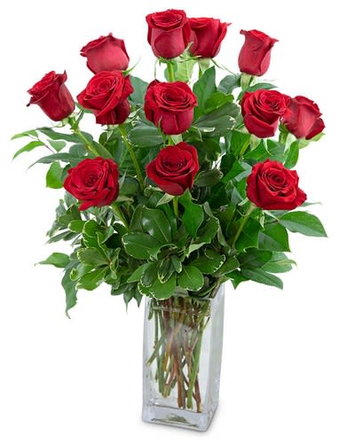Bouquet of red roses in a clear glass vase