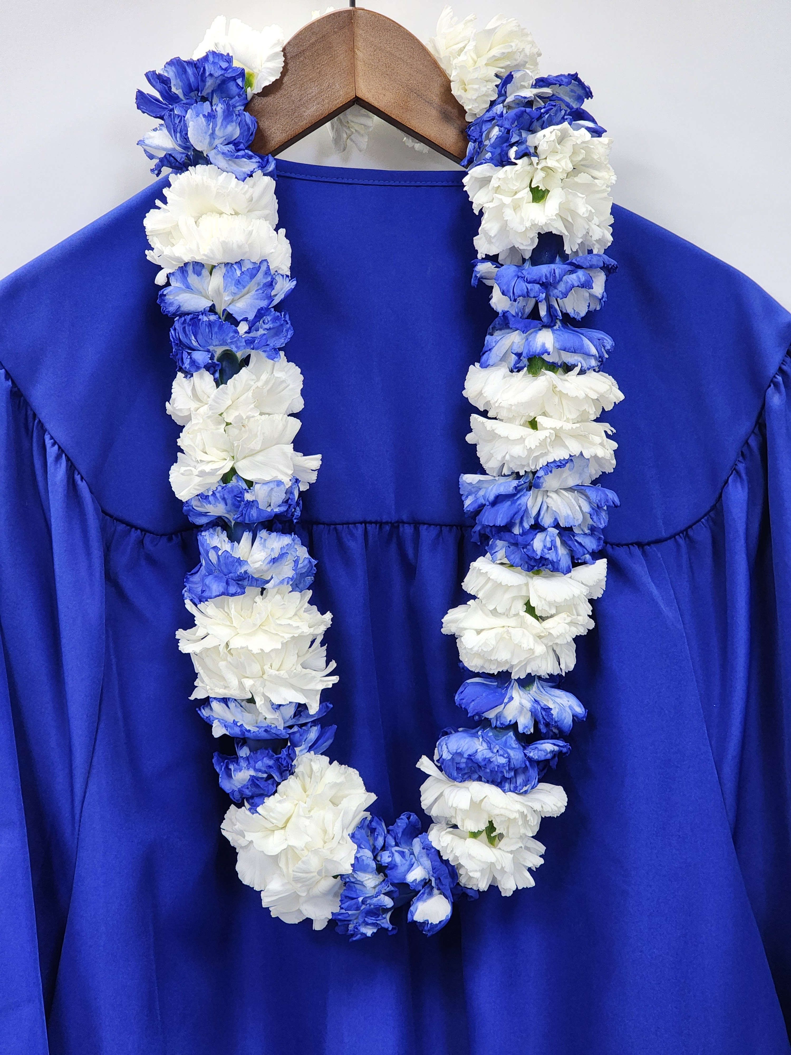 Blue &amp; White Graduation Lei - Choose this lovely in-house custom made large carnation lei to accent your graduate's outfit! Perfect for the long ceremony!  Gown NOT included. Display ONLY.