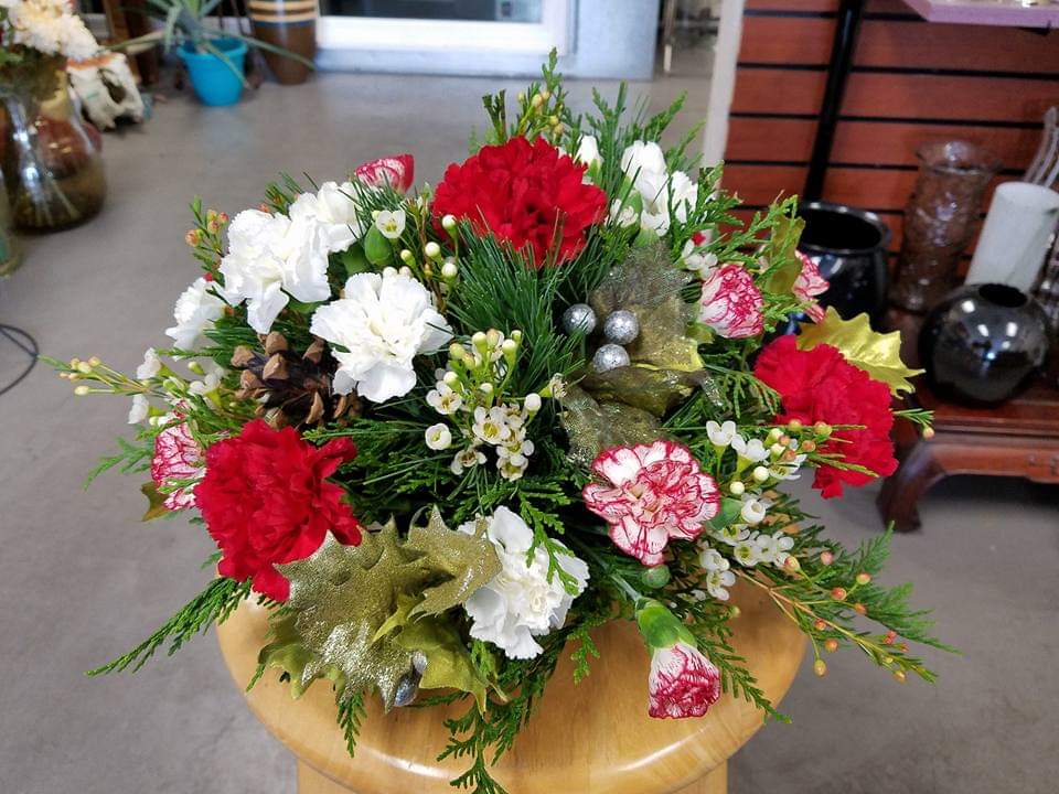 design 61 - holiday centerpiece