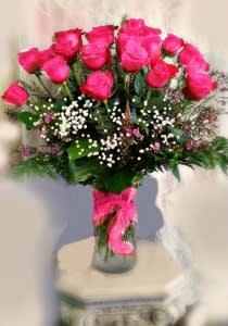 Bouquet of bright pink roses in a glass vase