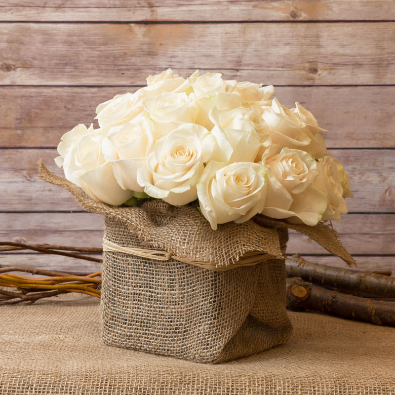 ROSES COUNTRY STYLE - WHITE ROSES TIGHTLY ARRANGED IN CUBE WRAPPED IN BURLAP 