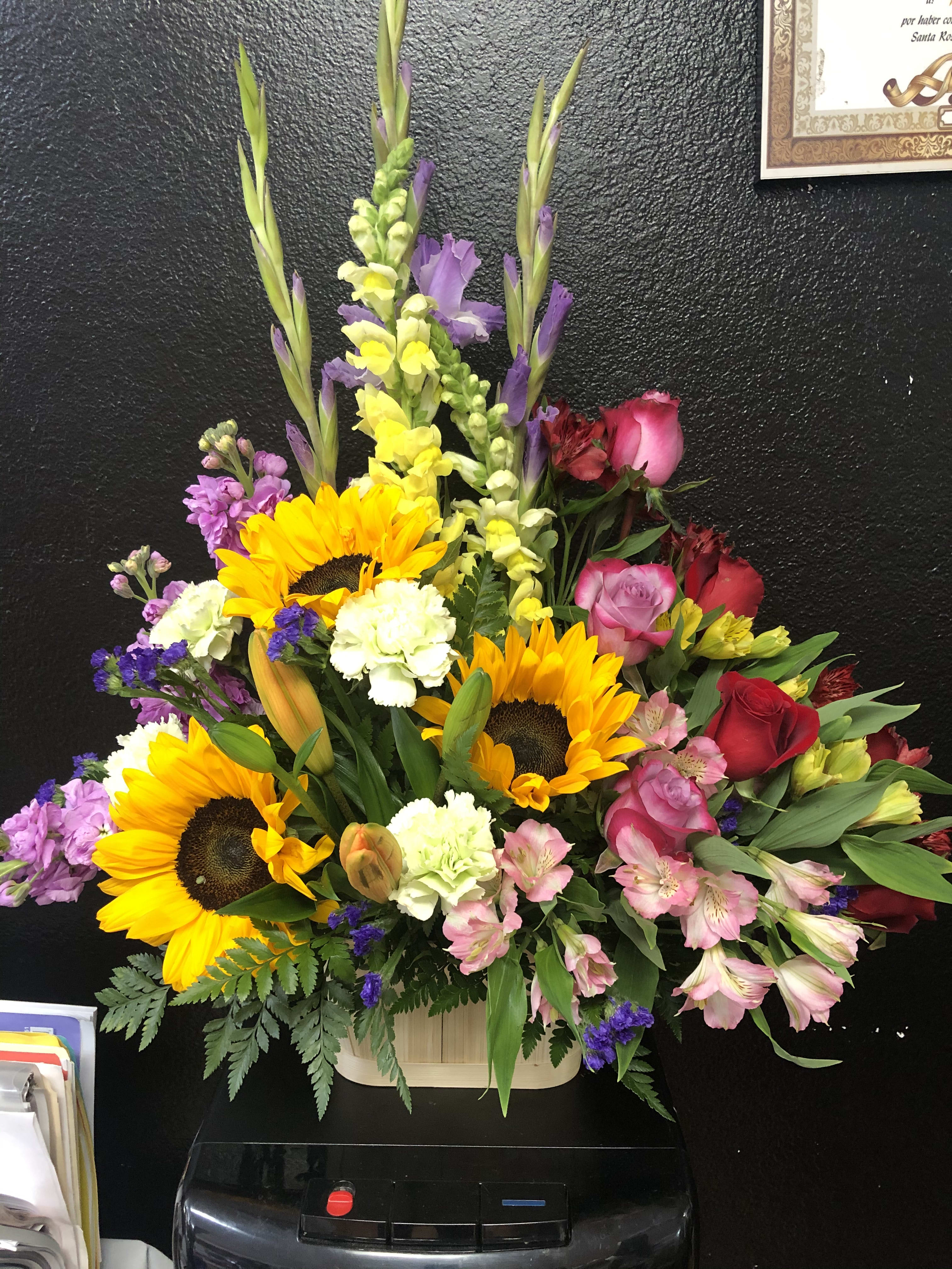 Roses and mix flowers basket - Mix flowers and colors basket