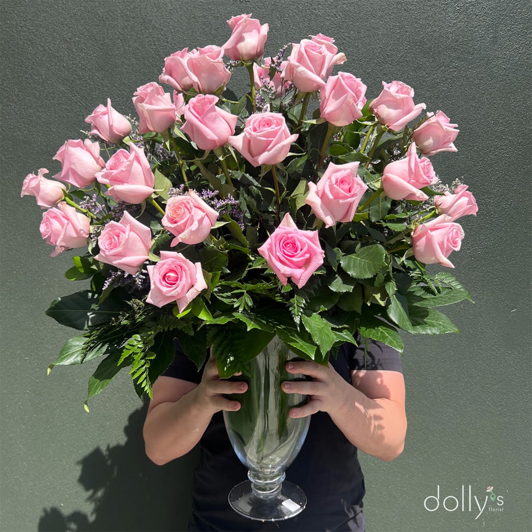 Large bouquet of pink roses in a clear glass vase