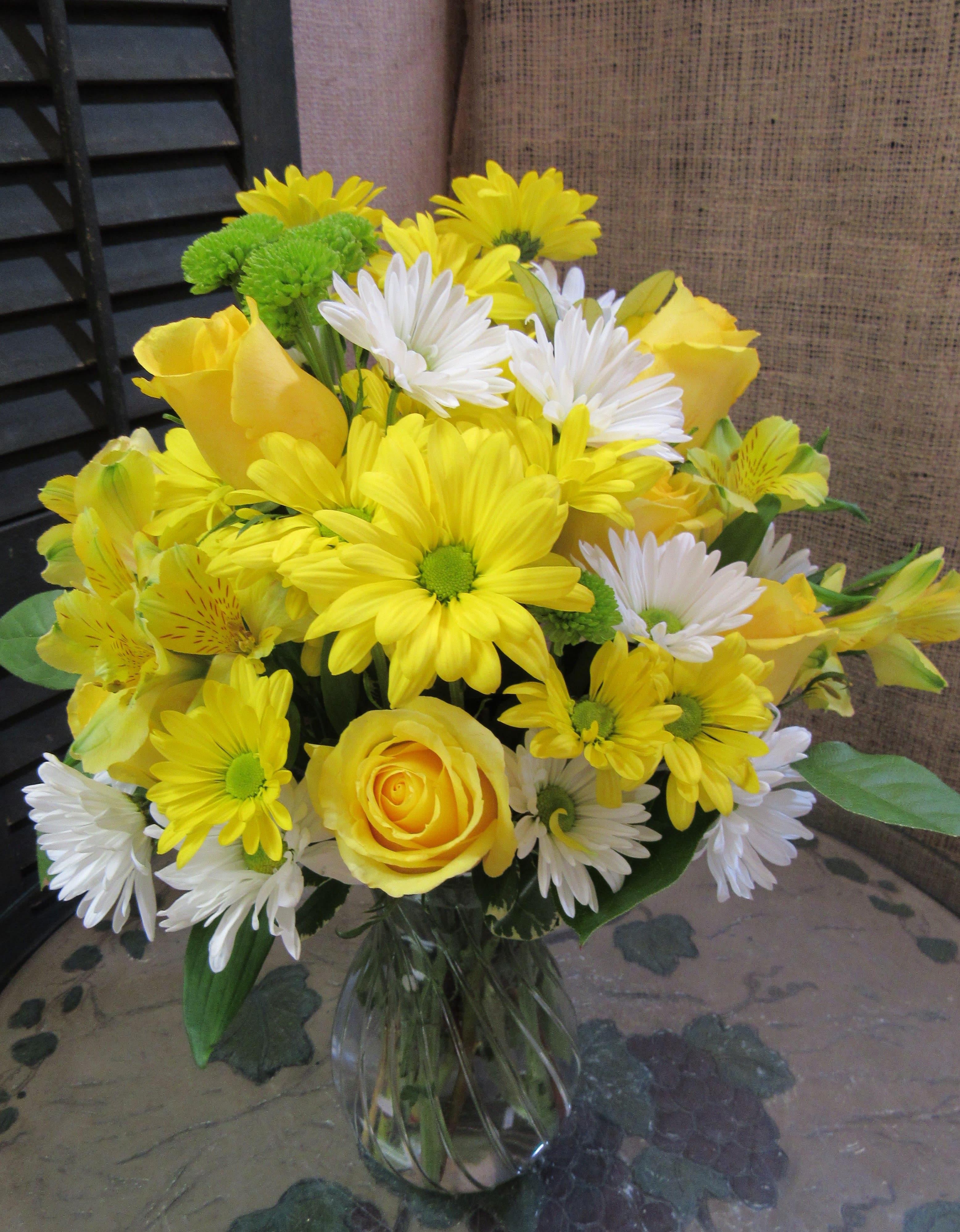 Yellow and white mixed bouquet in a clear glass vase
