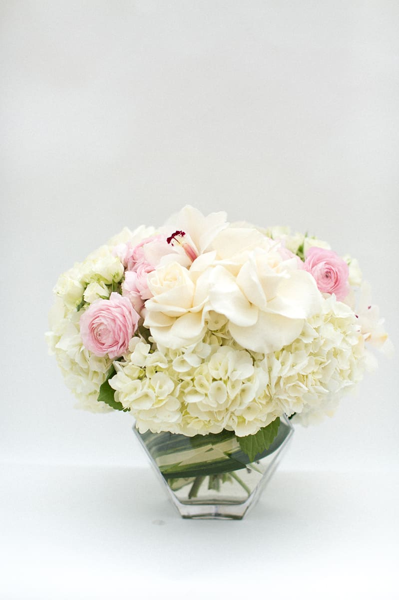 White and pink bouquet in a clear glass vase